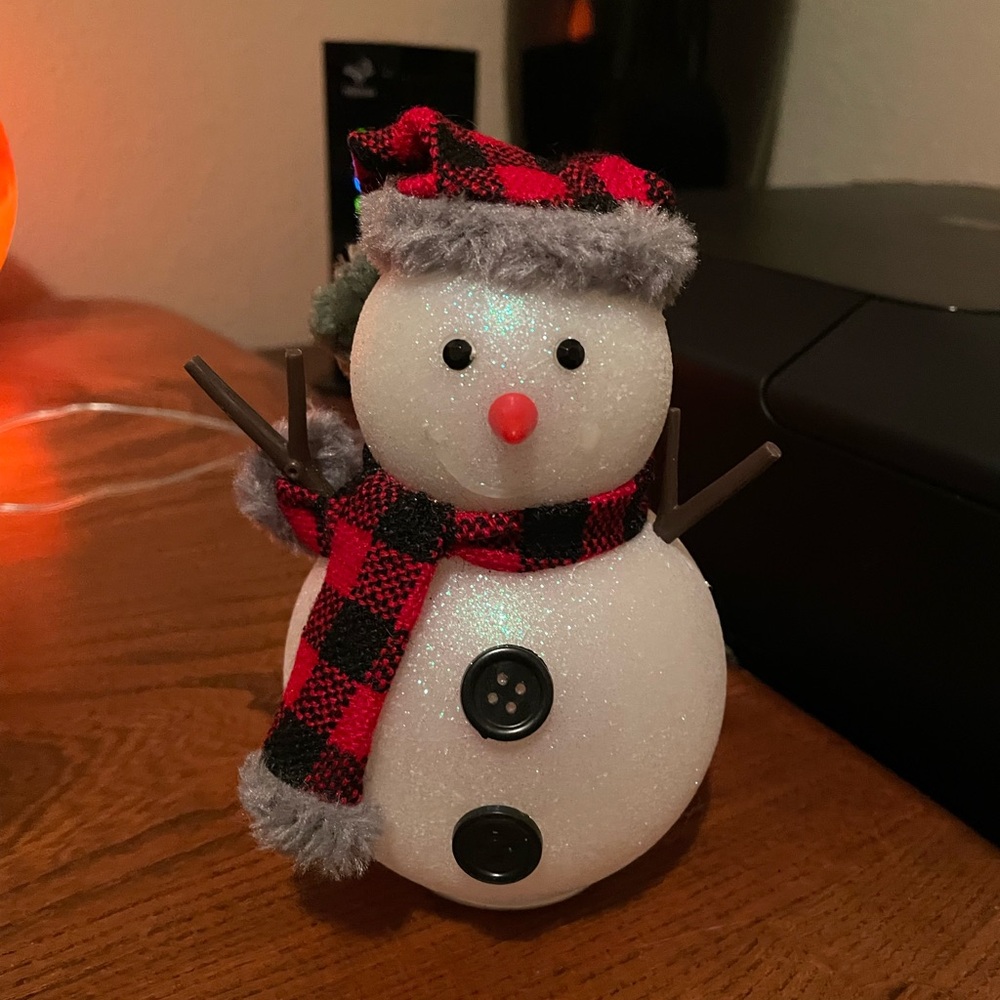 Cute USB snowman.  Multi colors.   6" tall x 4" wide approximately.